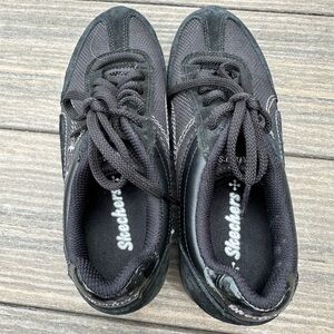 Sketchers women’s black lace sneakers size 5